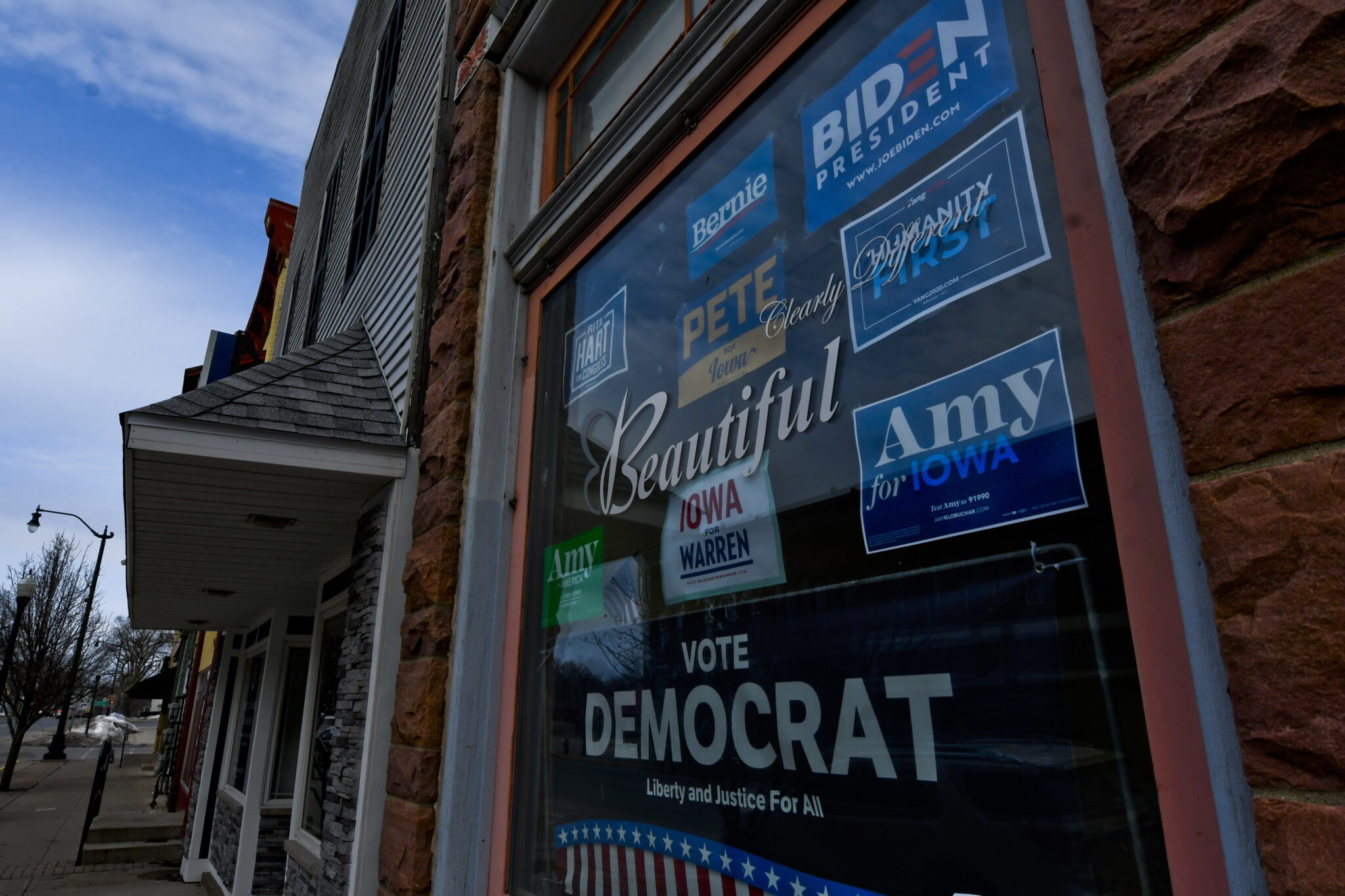 ΗΠΑ: Μικρό προβάδισμα Μπούτιτζετζ στο πρώτο συνέδριο των Δημοκρατικών