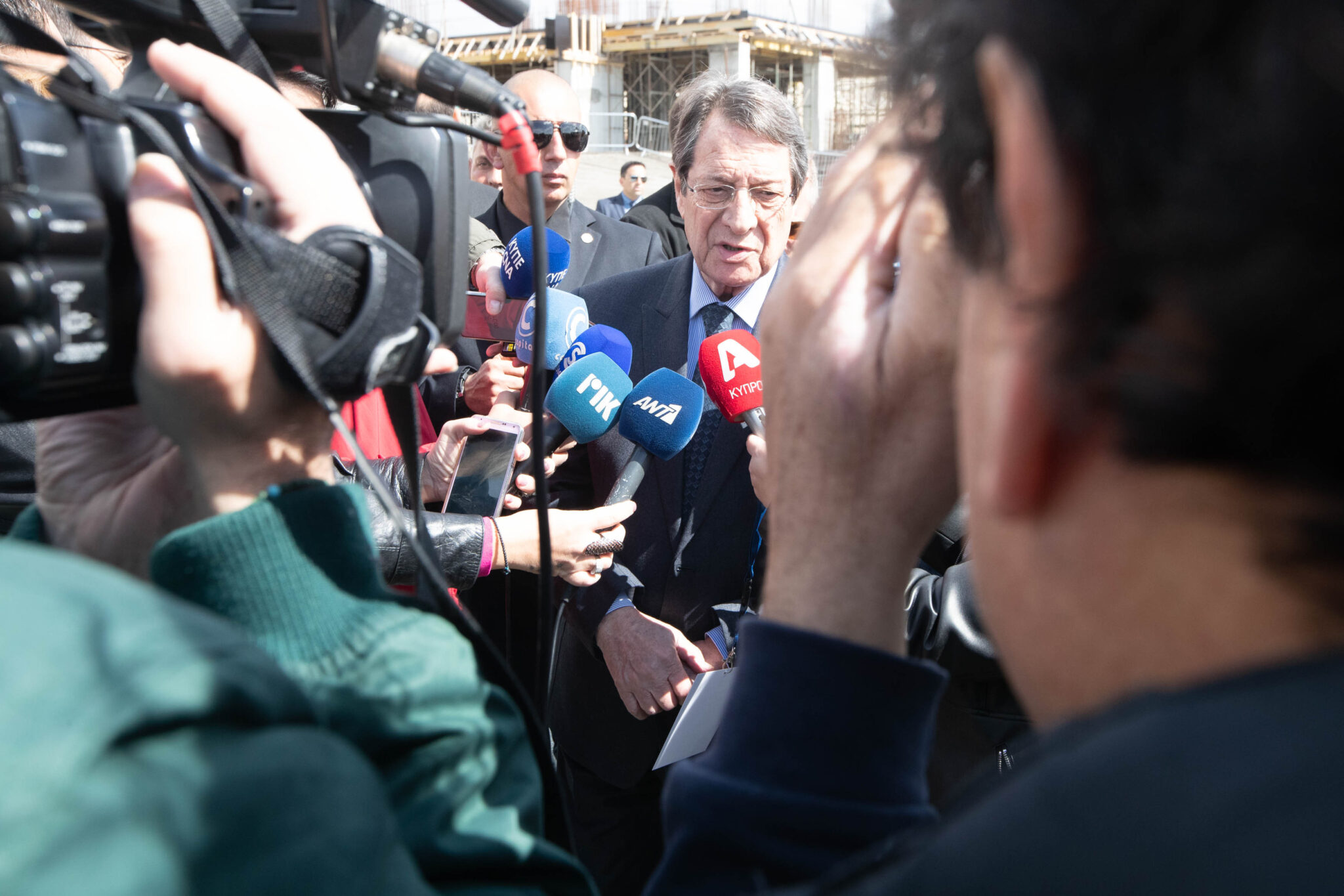 Σωρεία πολιτικών αντιδράσεων για το κλείσιμο των οδοφραγμάτων (ΒΙΝΤΕΟ)