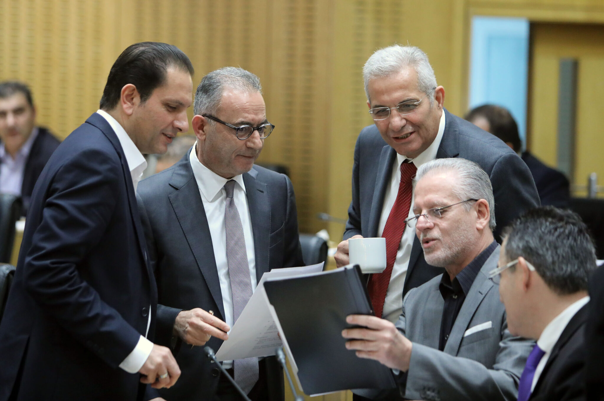 Διαβάζει και ακούει ανοησίες ο Άντρος για τις Προεδρικές του 2023 (VID)