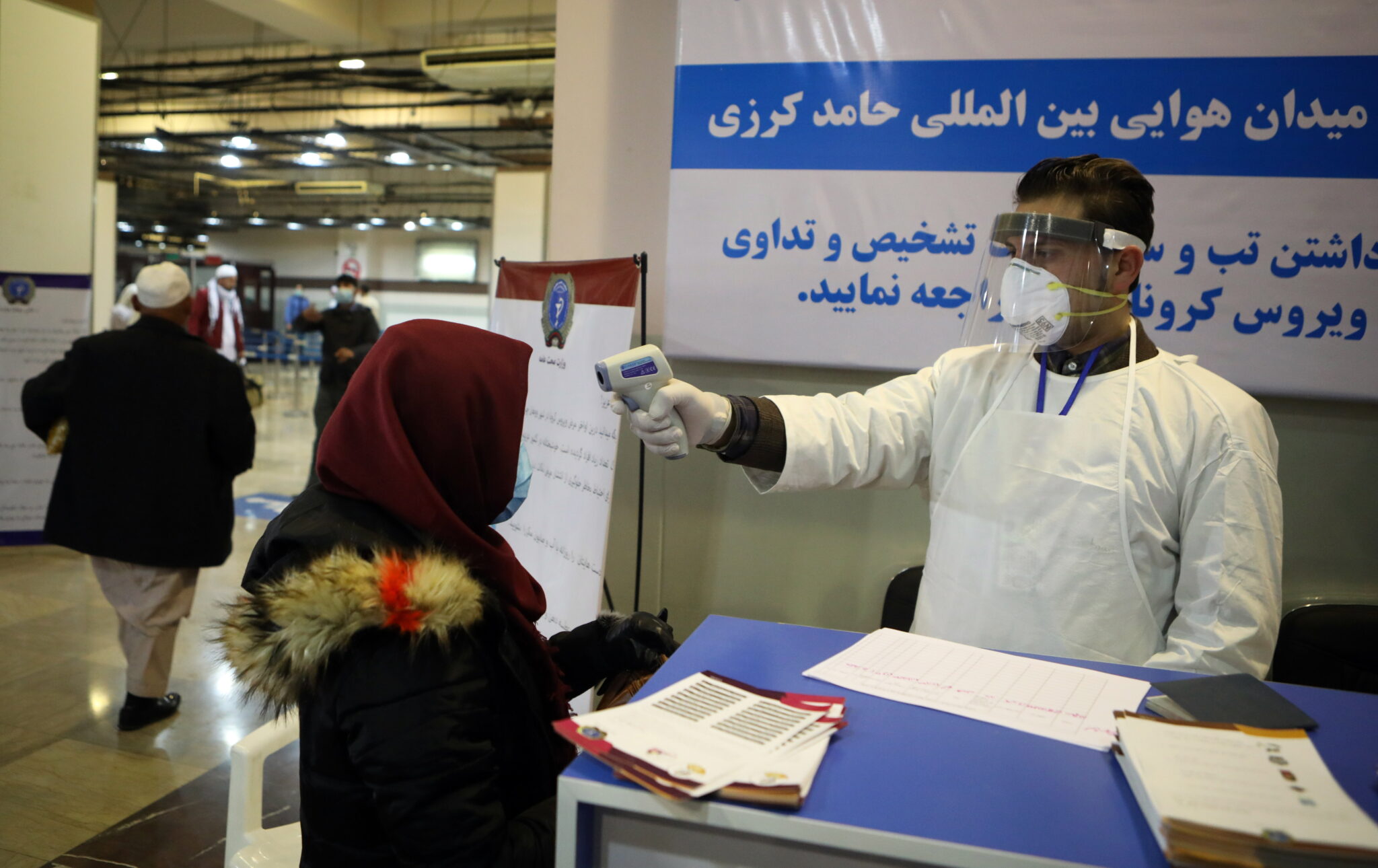 Ξεπερνούν τα 14.000 τα επιβεβαιωμένα κρούσματα κορωνοϊού (ΒΙΝΤΕΟ)