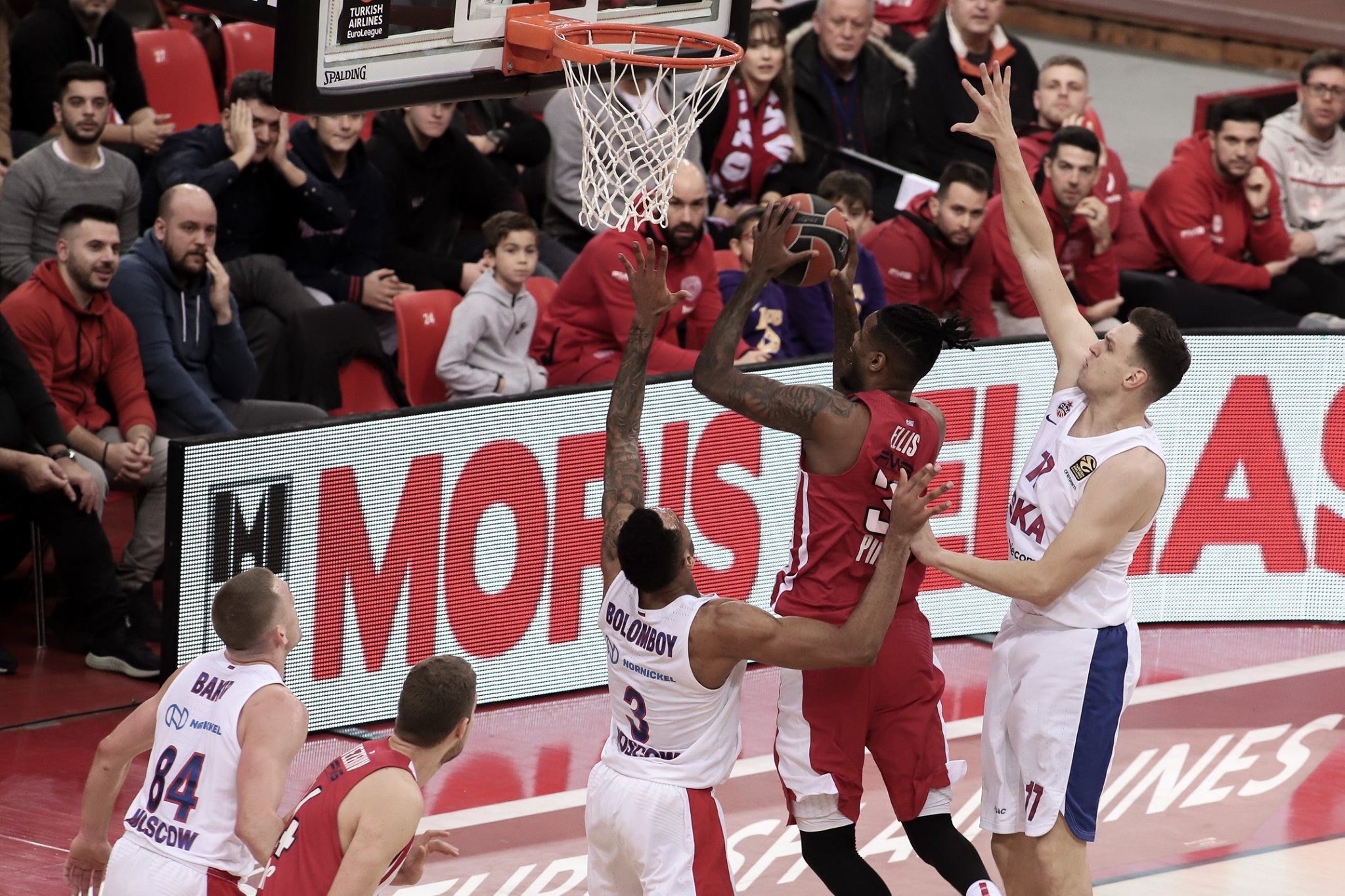 «Σκόρπισε» την ΤΣΣΚΑ στο Φάληρο ο Ολυμπιακός