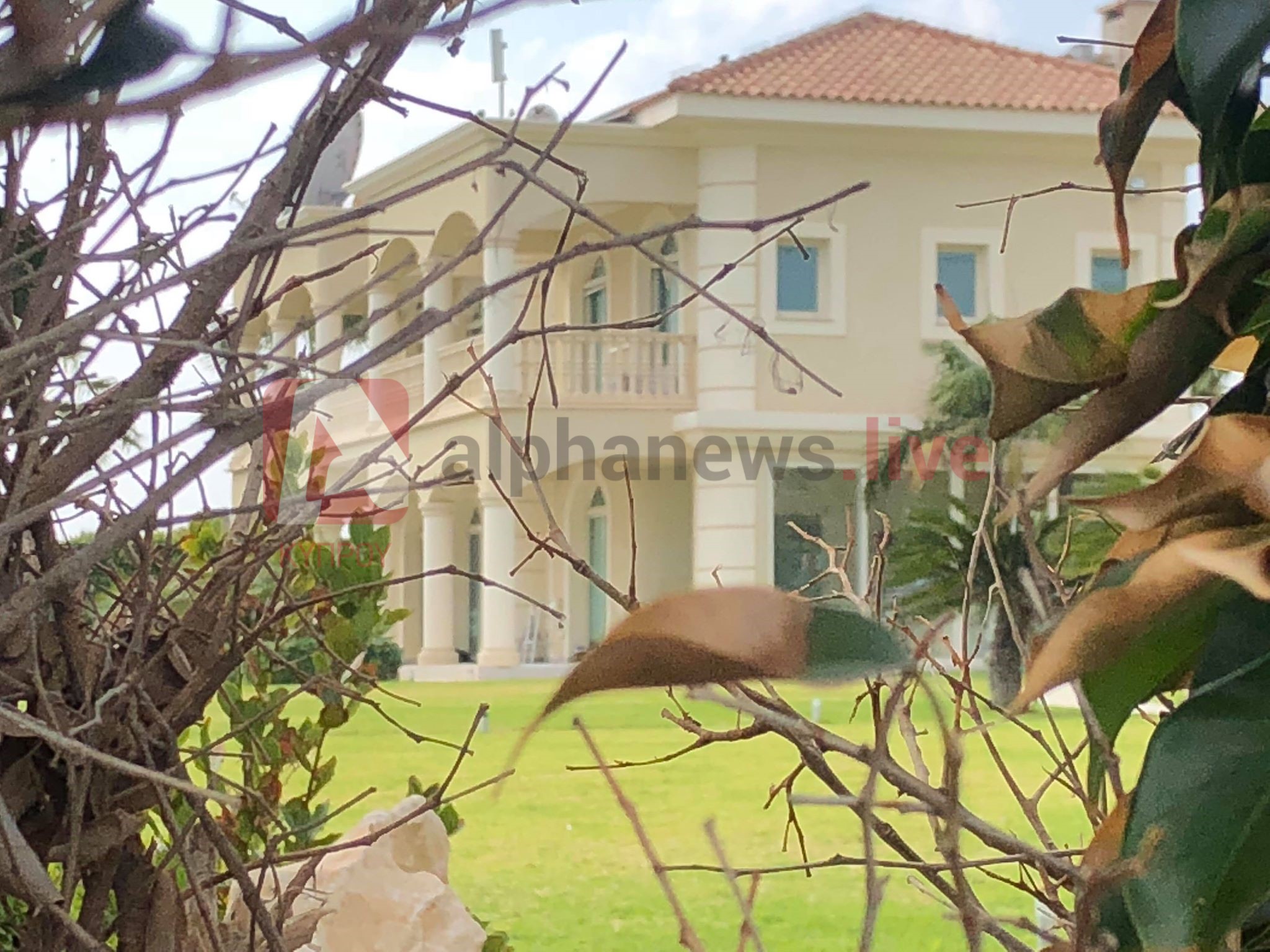 Ιδού η βίλα του πρίγκιπα του Νεπάλ στο Μαρώνι (ΒΙΝΤΕΟ&ΦΩΤΟ)