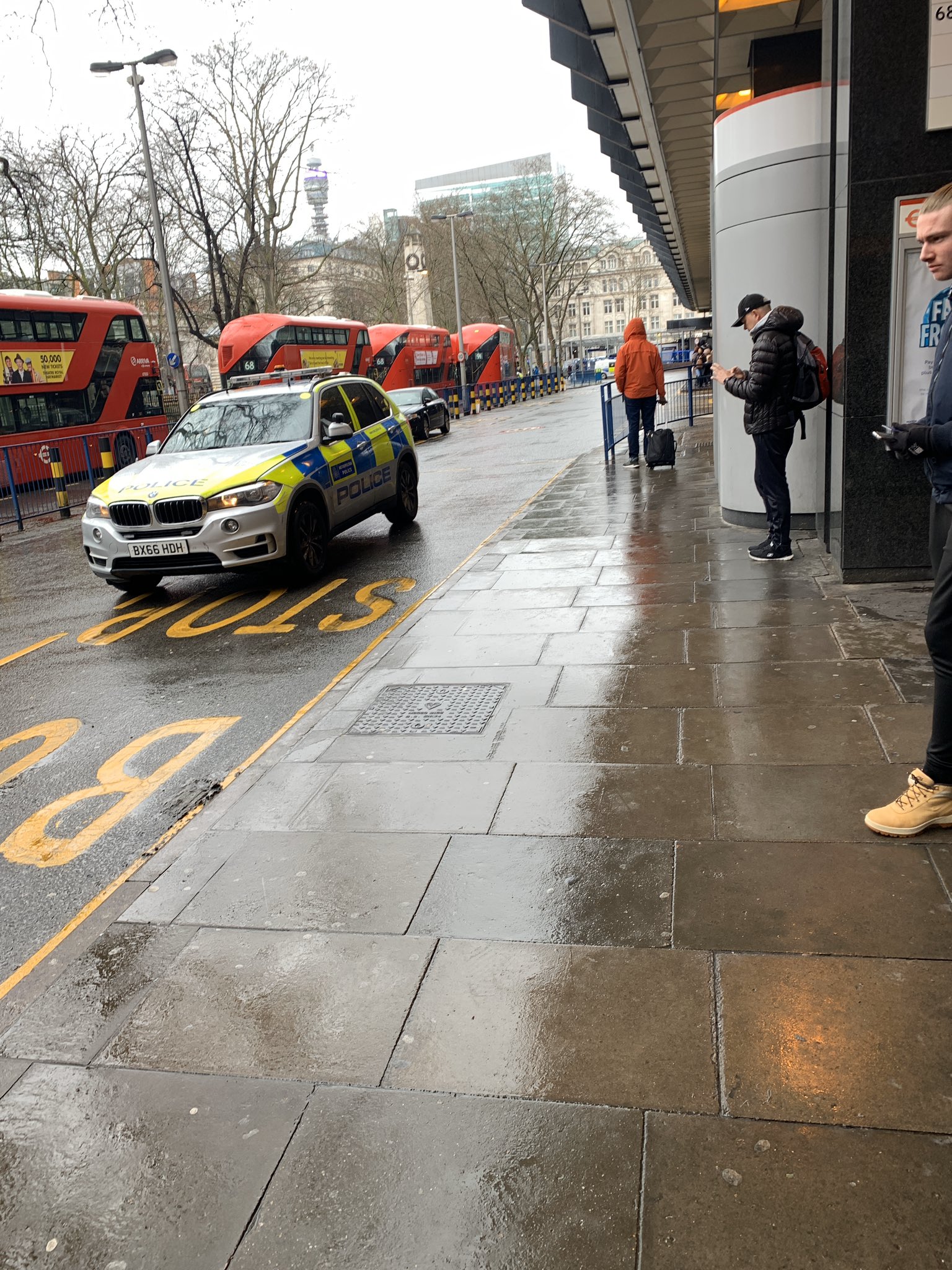 Πανικός σε σταθμό μετρό του Λονδίνου μετά από επίθεση με μαχαίρι (ΦΩΤΟ)