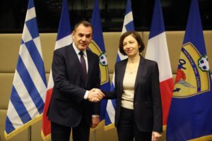 ΥΠΑΜ Γαλλίας: Η ναυτική παρουσία στην περιοχή λειτουργεί αποτρεπτικά