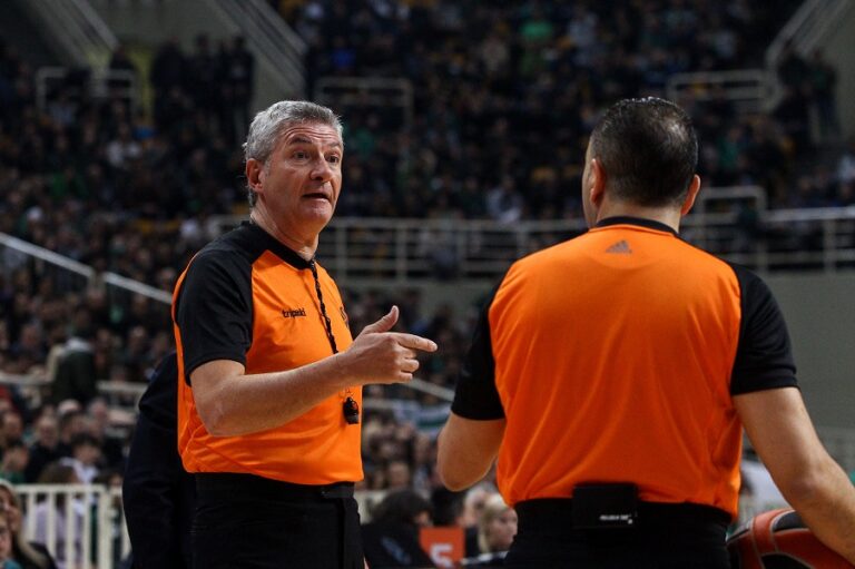 Δέχθηκαν επίθεση οι διαιτητές του Παναθηναϊκός – Μπαρσελόνα