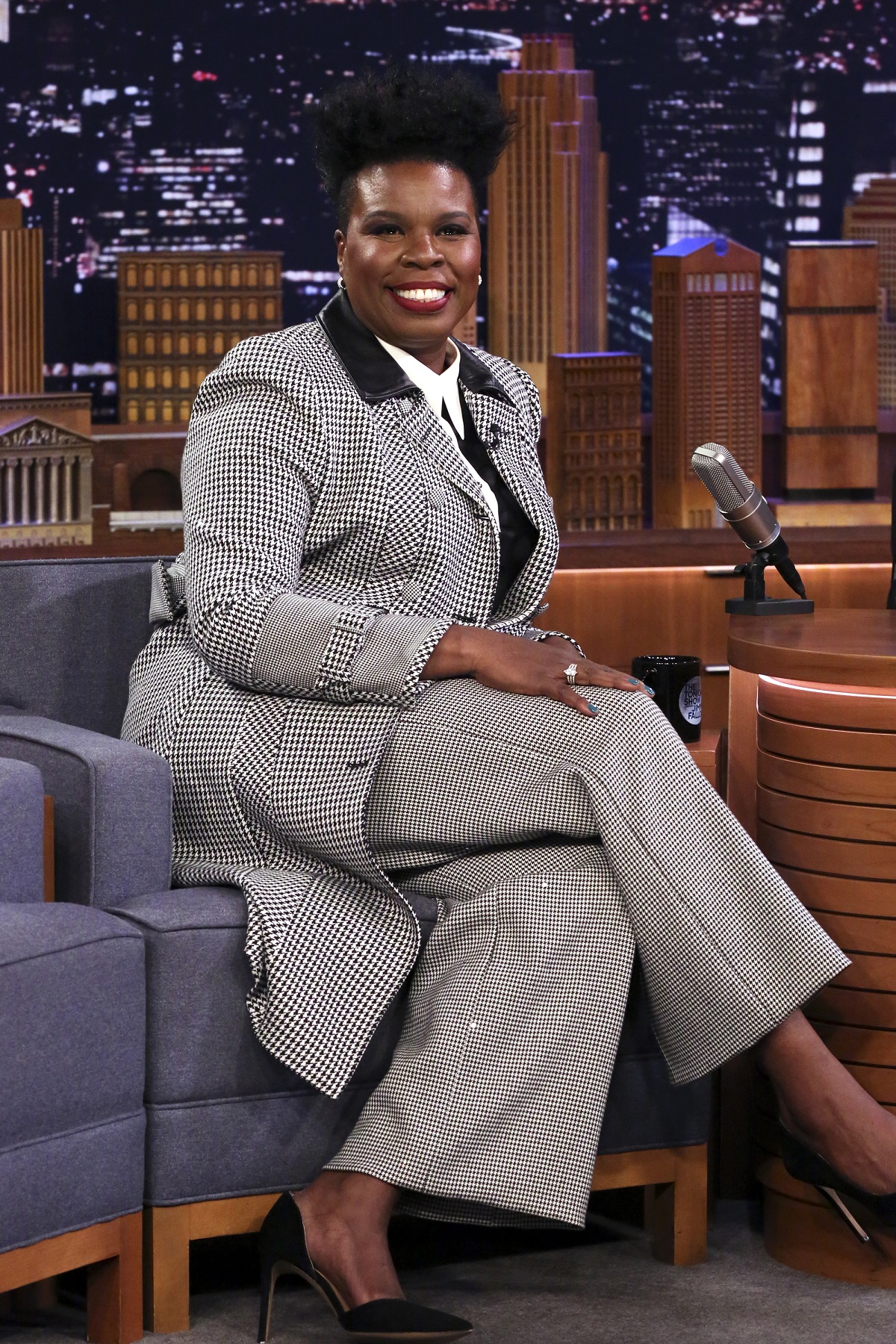 H LESLIE JONES ΦΟΡΕΣΕ TOMMYXZENDAYA ΣΤΗΝ ΕΚΠΟΜΠΗ “THE TONIGHT SHOW