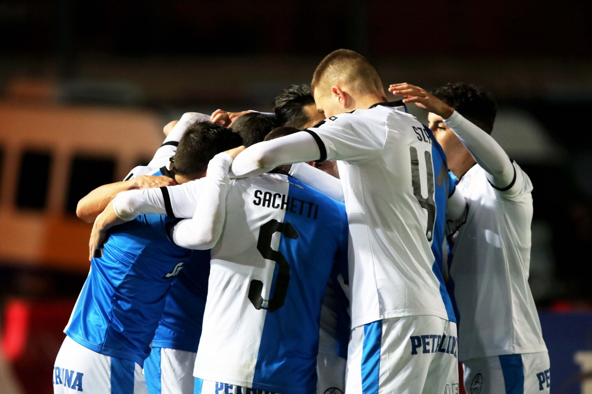 Μονόδρομος η επιστροφή στις νίκες για να διατηρηθεί κοντά…