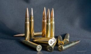 Χειροπέδες σε δύο πρόσωπα για κατοχή φυσιγγίων και βολίδων