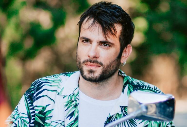 Ε. Σκιτίνης: Πάει…"κόντρα" στη γιορτή των ερωτευμένων με νέα επιτυχία (ΒΙΝΤΕΟ)