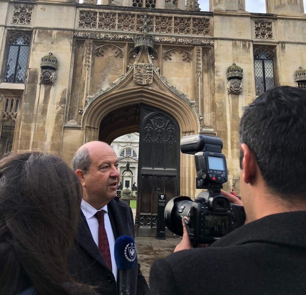 Ισχυρισμοί Τατάρ ότι ο Μπόρις Τζόνσον εξετάζει απευθείας πτήσεις με κατεχόμενα