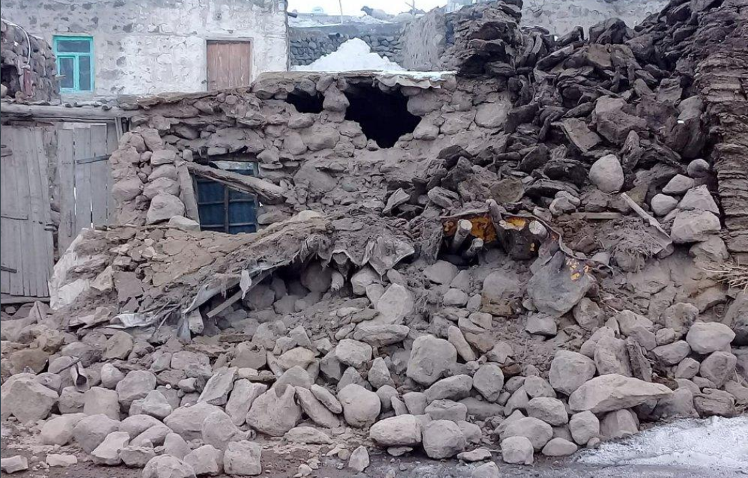 Στους εννέα οι νεκροί από τον φονικό σεισμό των 5,7 Ρίχτερ στην Τουρκία (ΒΙΝΤΕΟ)