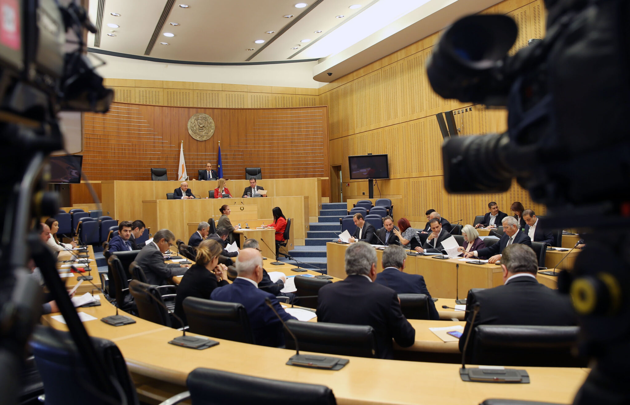 Έληξε το "σήριαλ" με τον νόμο για τις παρακολουθήσεις (ΒΙΝΤΕΟ)