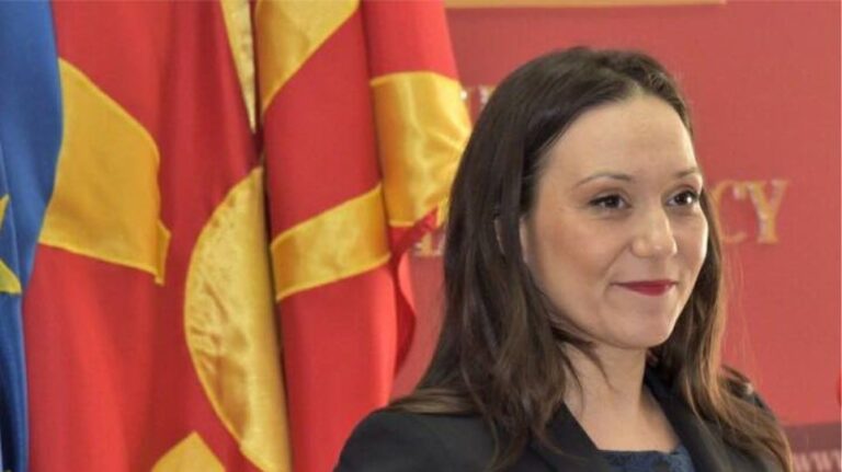 Β. Μακεδονία: Η Βουλή απέπεμψε Υπουργό που επανέφερε παλιά πινακίδα