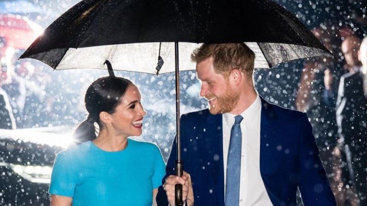 Η Μέγκαν επέστρεψε στο Λονδίνο και εντυπωσίασε με σύνολο αξίας μόλις…33 ευρώ