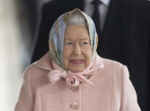 Και όμως η Βασίλισσα Ελισάβετ φοβάται και προστατεύεται από τον…κορωνοϊό(ΦΩΤΟ)