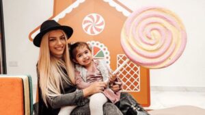 Άντρη Καραντώνη: Οι ξέγνοιαστες εικόνες με τη κορούλα της στο σπίτι(ΒΙΝΤΕΟ)