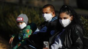 Tσεχία: Οι μάσκες μας έσωσαν από τον κορωνοϊό (ΒΙΝΤΕΟ)