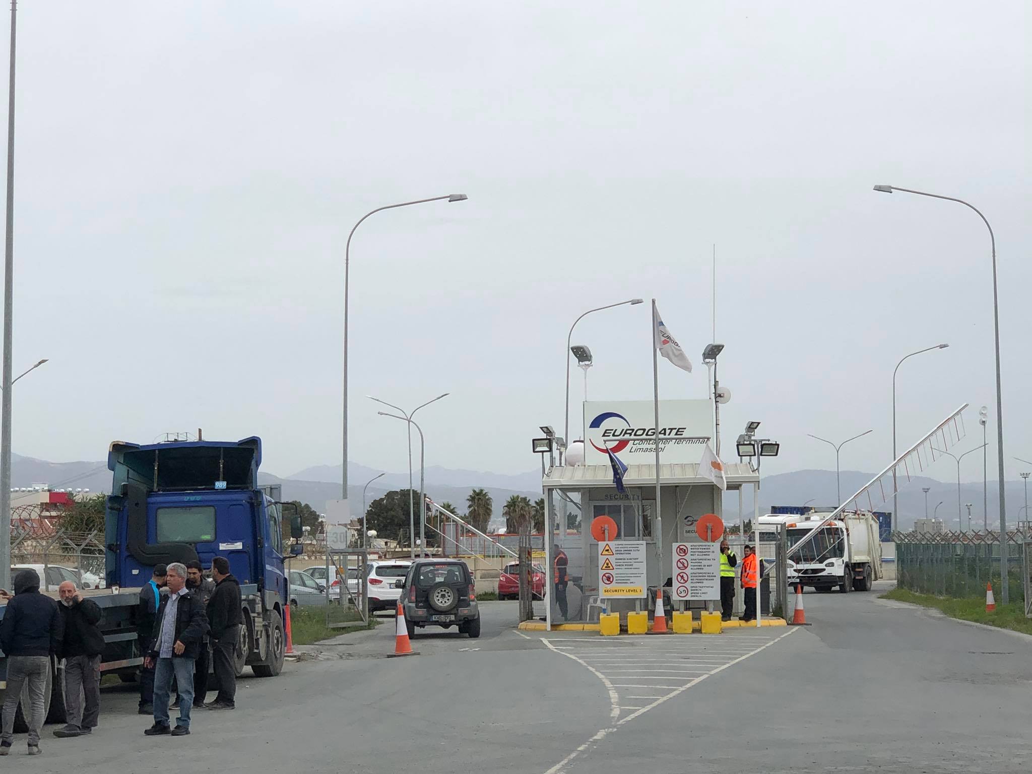 "Κλείνουν" τα λιμάνια οι εργαζόμενοι και διαμαρτύρονται για ιδιωτικοποιήσεις