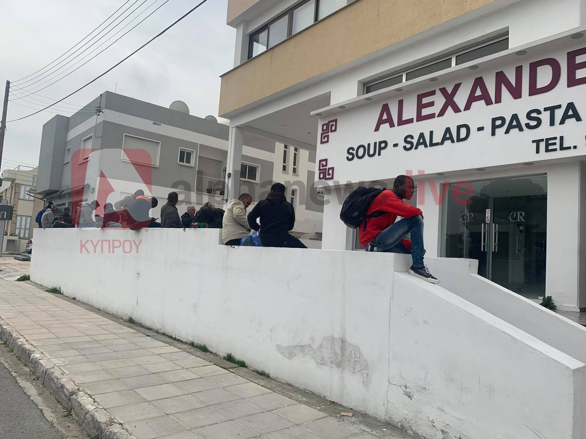 Από τις 06:30 έξω από την ΥΑΜ για να υποβάλουν αίτηση πολιτικού ασύλου (ΒΙΝΤΕΟ)