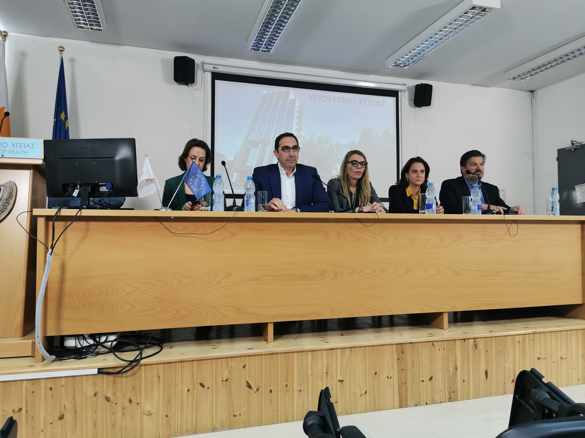 Covid-19: 5 σε καραντίνα, 400 σε αυτοπεριορισμό και έλεγχος 1.300 επιβατών