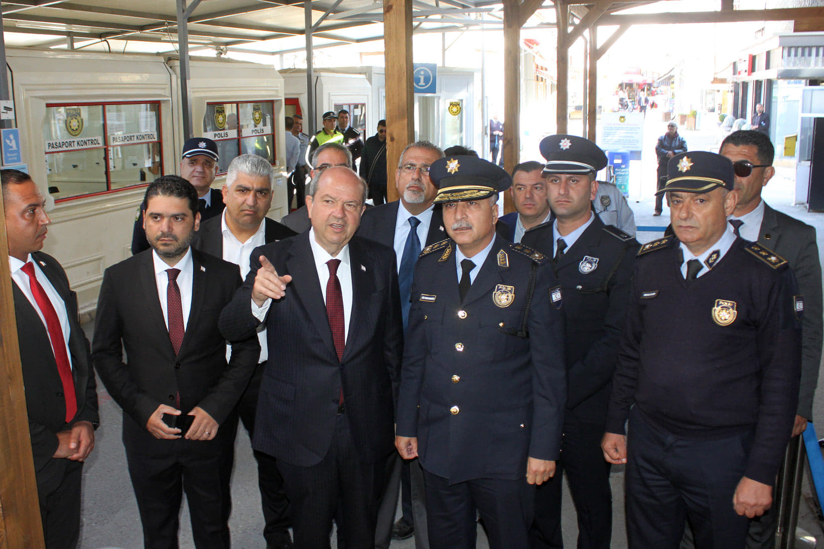 Πήγε να δει τα μέτρα για τον κορωνοϊό, αλλά έστειλε μήνυμα στην ΟΥΝΦΙΚΥΠ (ΦΩΤΟ)