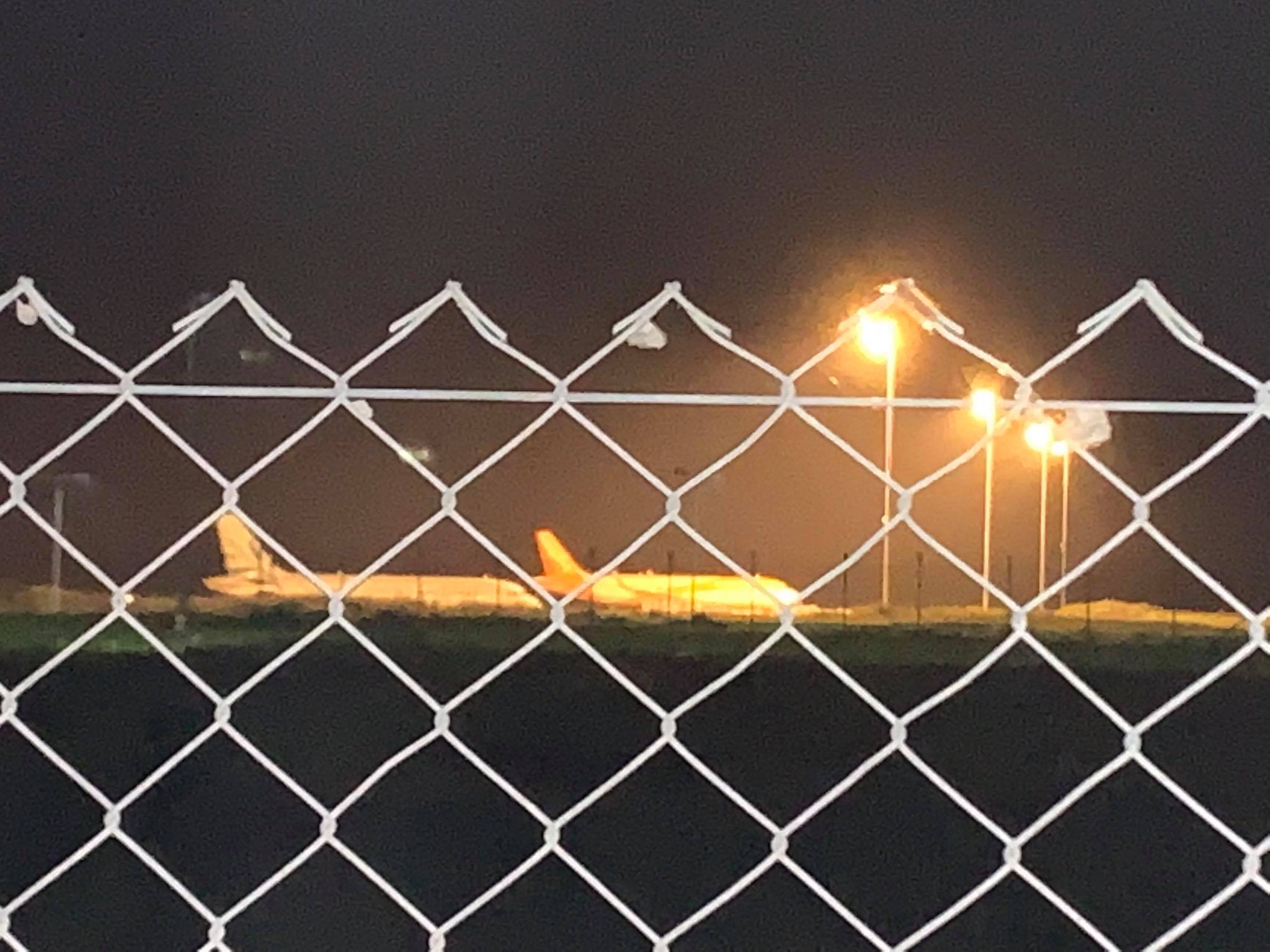 Επενέβη η Αστυνομία για να εξεταστούν οι επιβάτες του αεροσκάφους (ΦΩΤΟ)