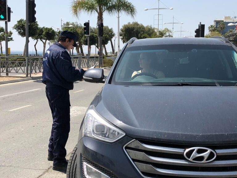 Έτσι θα συμπληρώσεις χειρόγραφα τη βεβαίωση για να μετακινηθείς (ΒΙΝΤΕΟ)