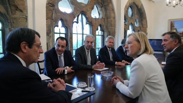 Ζήτησε συνάντηση με τον Πρόεδρο της Δημοκρατίας η Ελιζαμπεθ Σπέχαρ