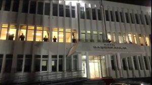 Κατεχόμενα: Το "ευχαριστώ" σε ιατρούς – νοσοκόμους (ΒΙΝΤΕΟ)