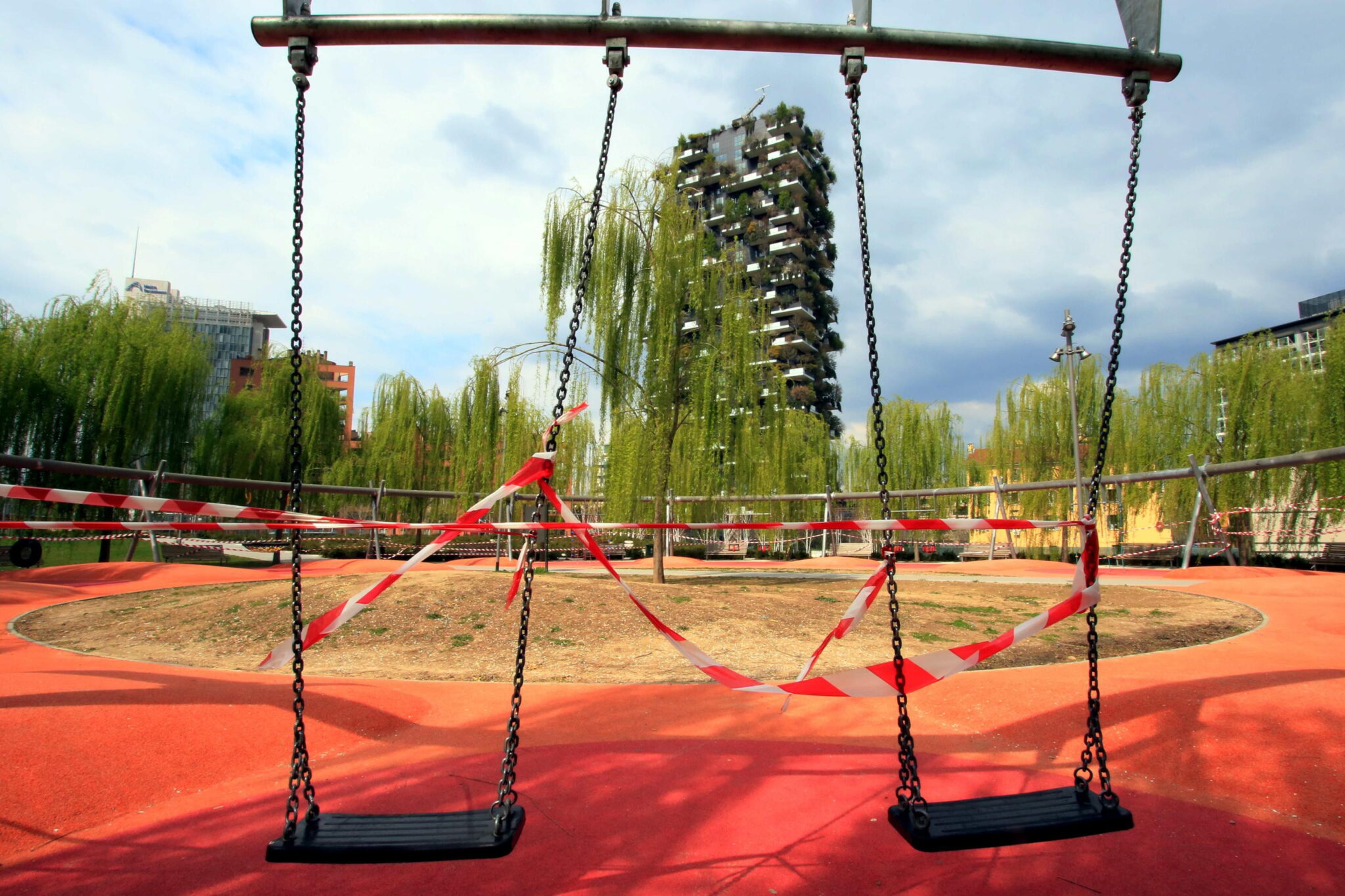 Ο θλιβερός απολογισμός του κορωνοϊού σε Ευρώπη και ΗΠΑ