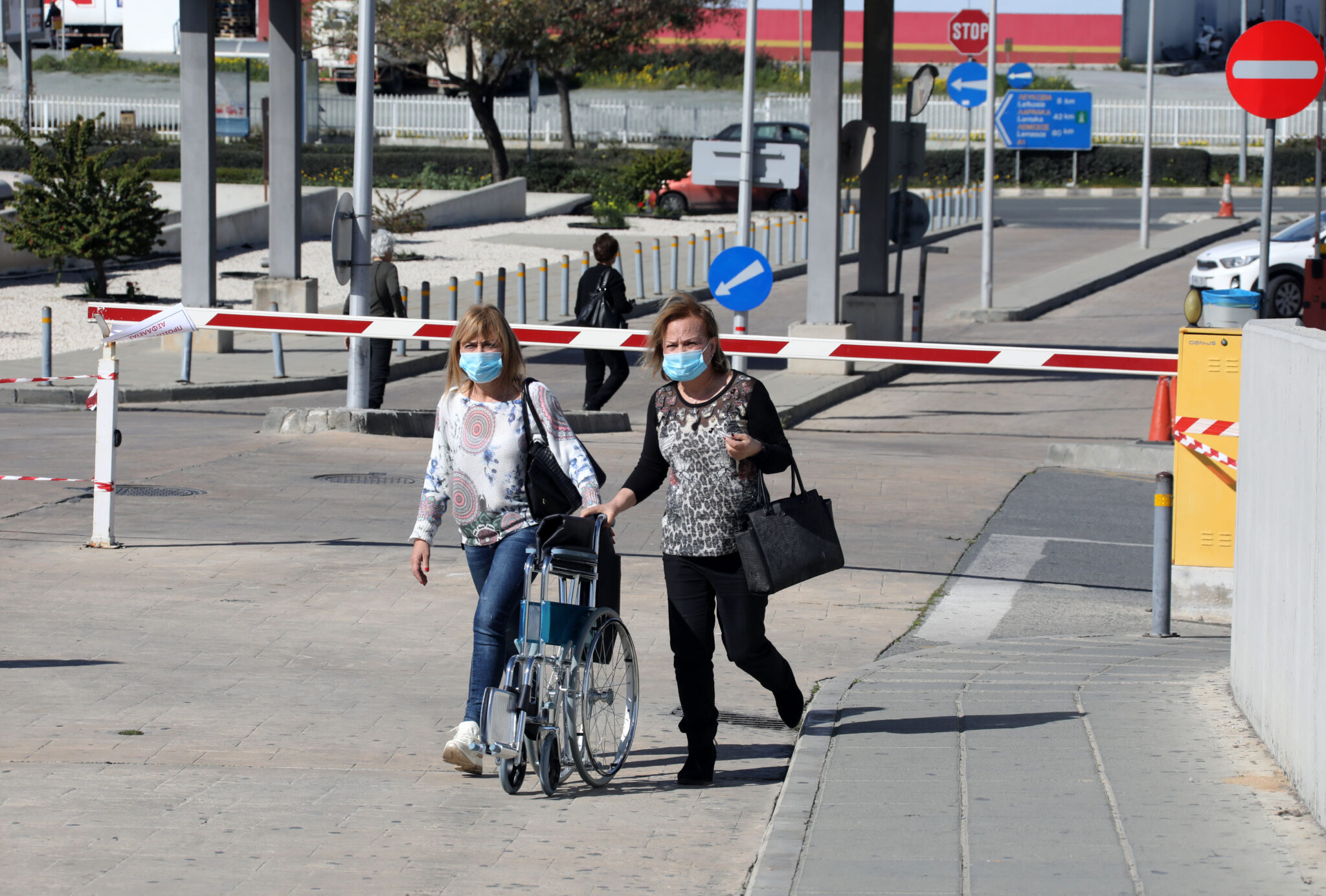 Μάχη για ιχνηλάτηση των εκατοντάδων επαφών που είχε ο γιατρός (ΒΙΝΤΕΟ)