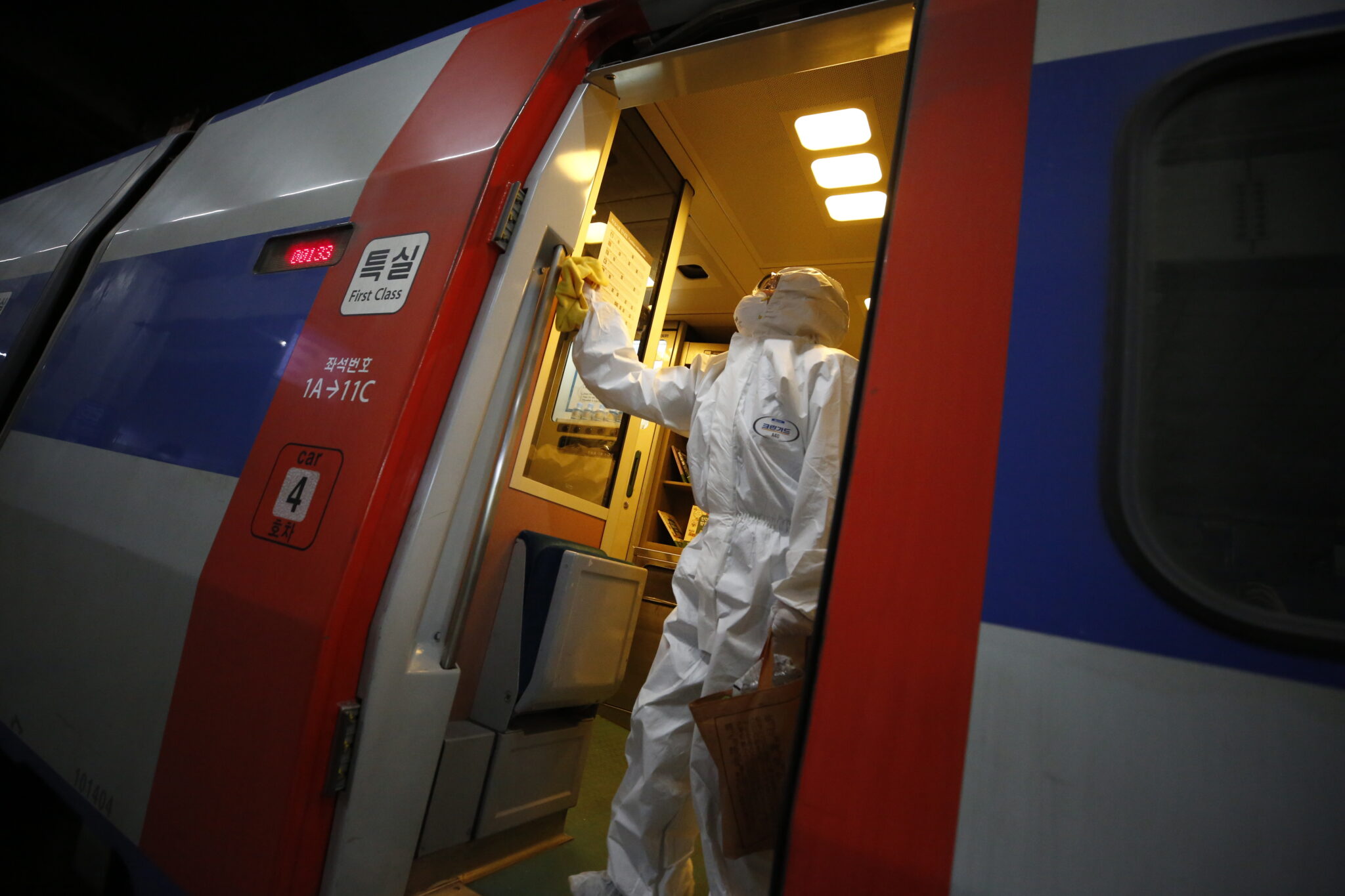 Επιβραδύνεται η επιδημία του κορωνοϊού στην Κίνα, εξαπλώνεται στην Ευρώπη