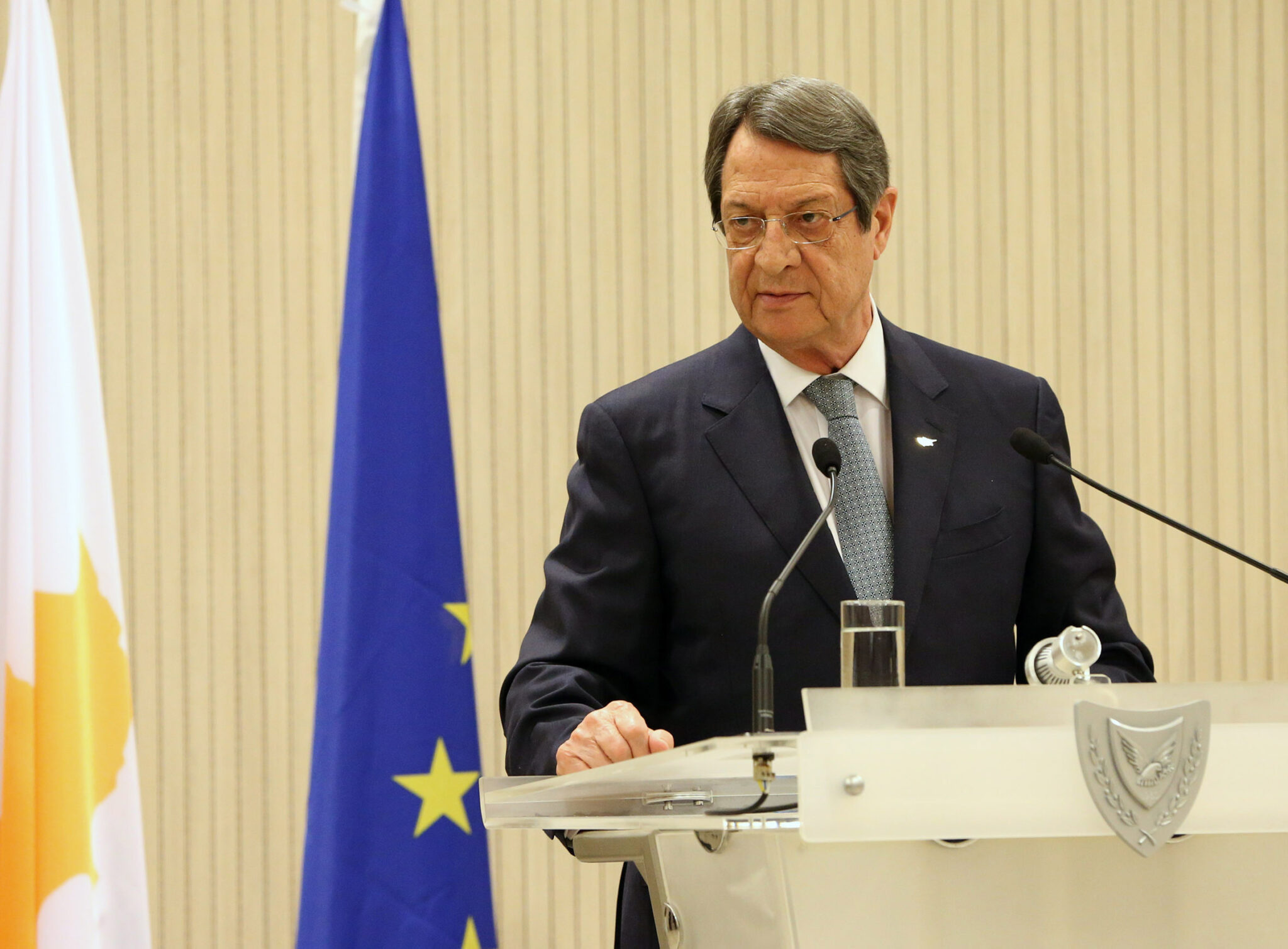 Στη νοηματική γλώσσα από τον Alpha Κύπρου το διάγγελμα Αναστασιάδη για κορωνοϊό