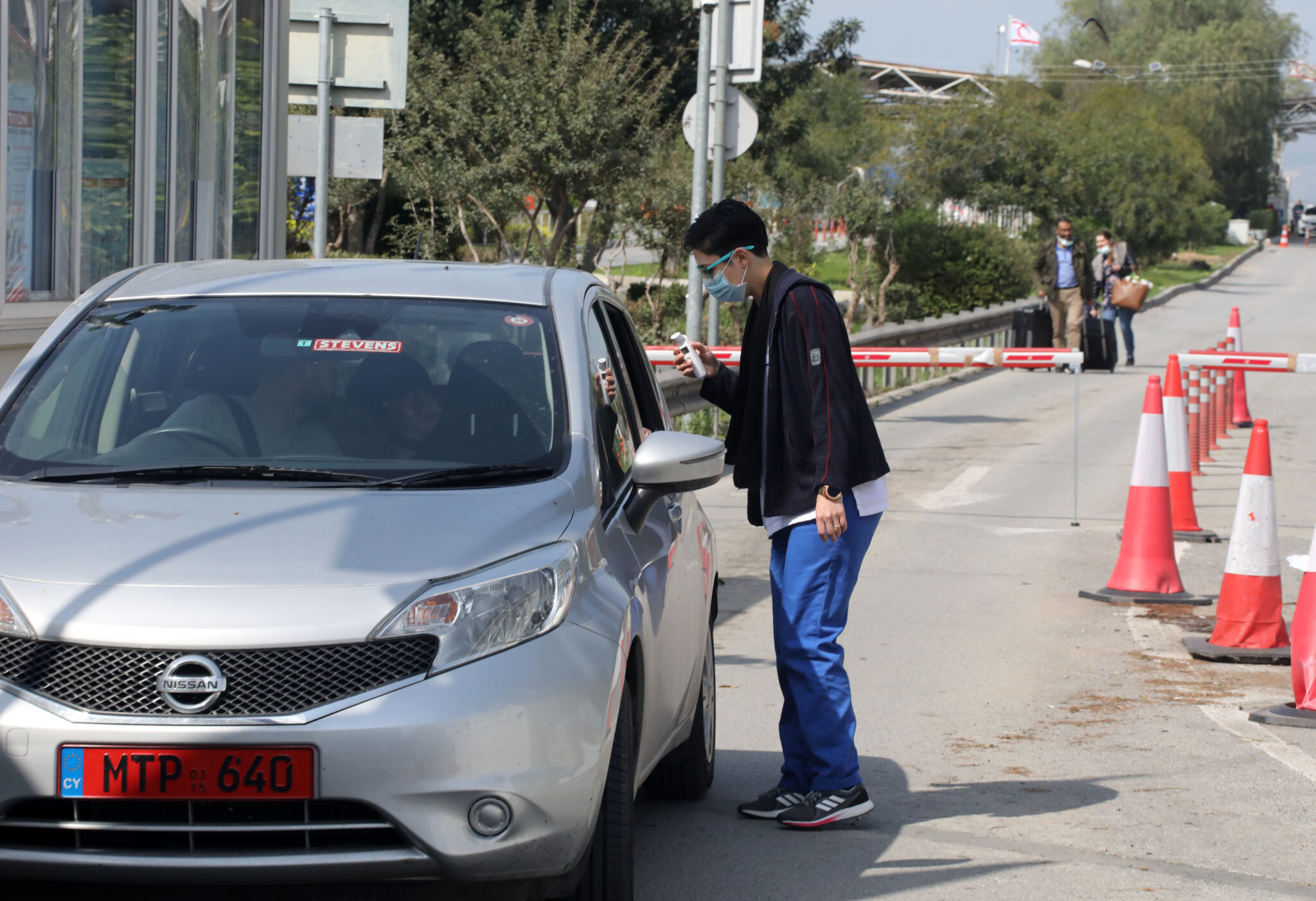Ποιοί περνούν από σήμερα από τα οδοφράγματα και ποιά εγγραφα χρειάζονται;