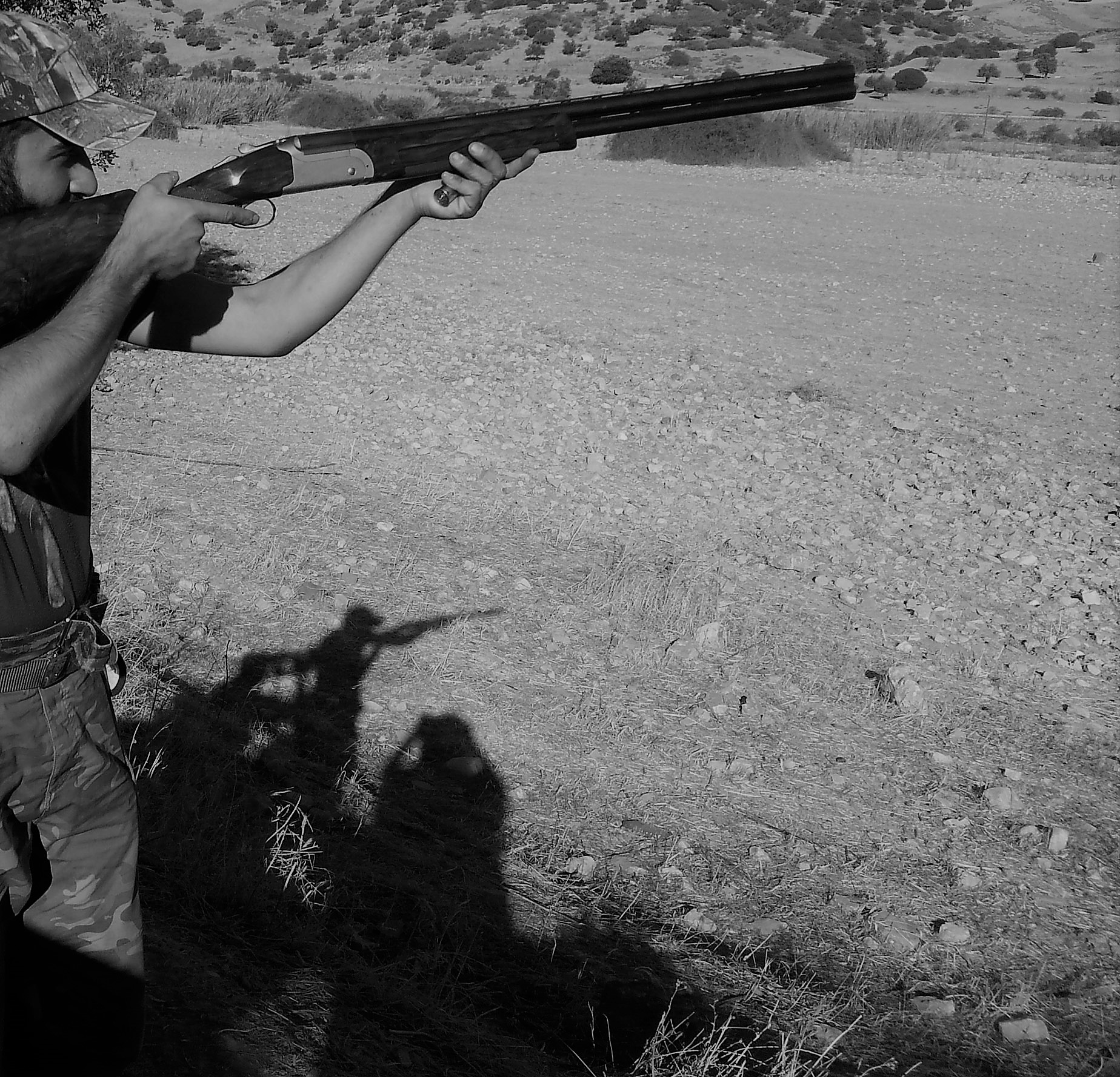 Έριχνε πυροβολισμούς για να εκφοβίσει τρείς νεαρούς που πήγαν να λύσουν διαφορές