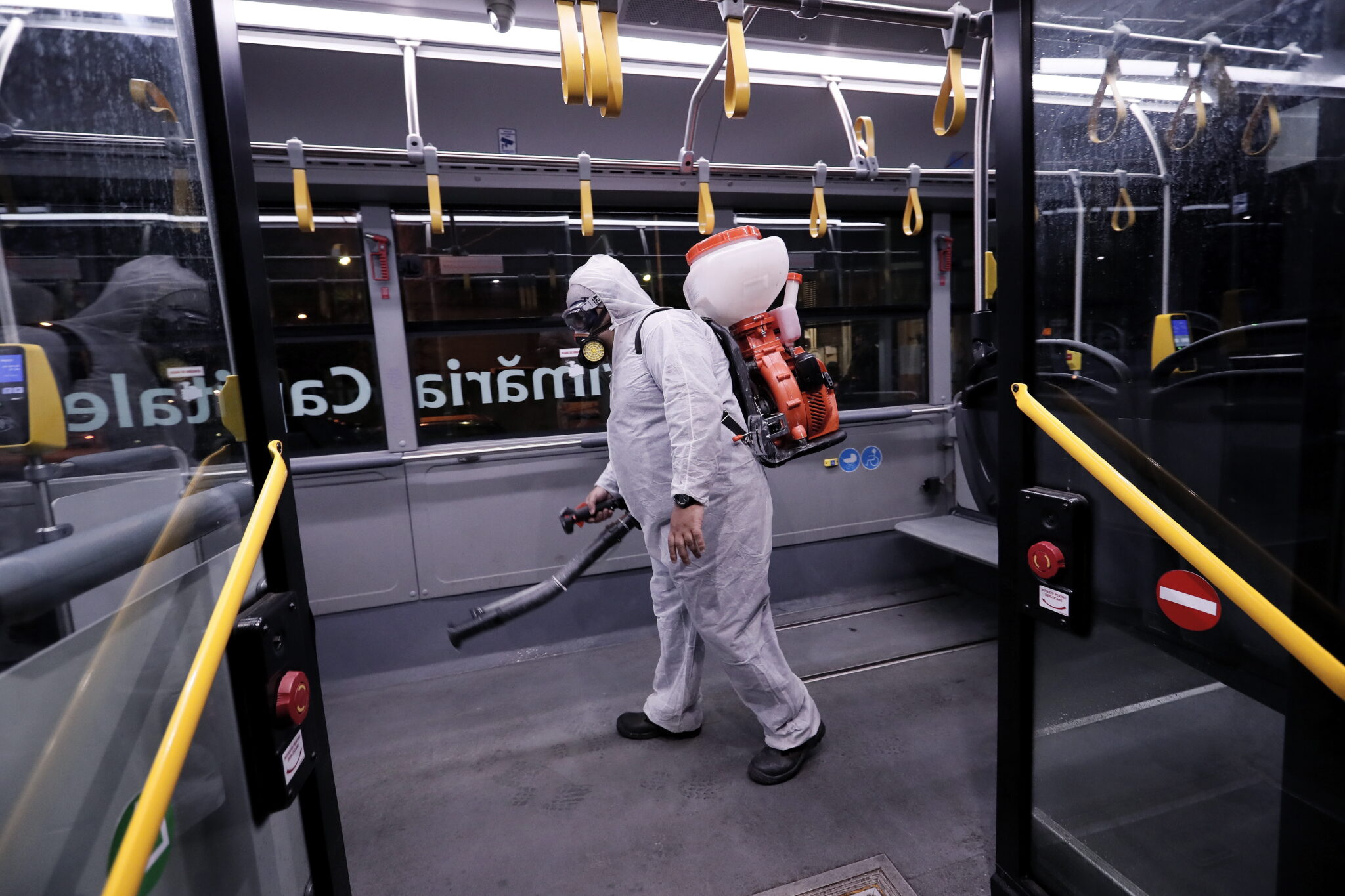 Ο κορωνοϊός μπορεί να επιβιώσει για πολλές ώρες εκτός ανθρώπινου σώματος