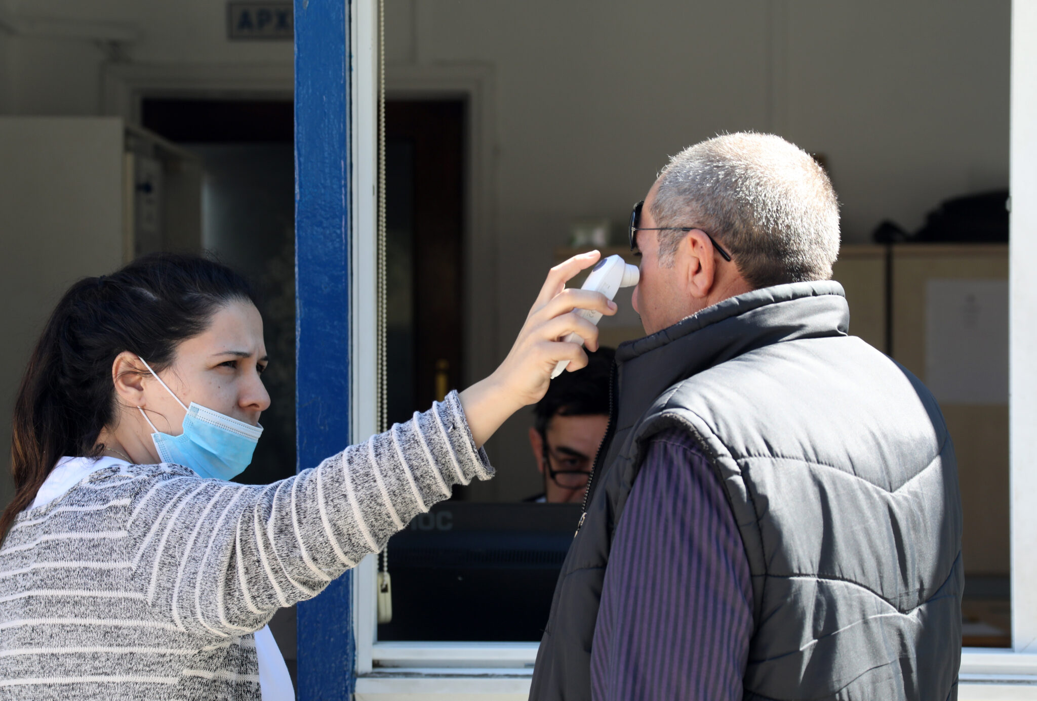 Από την Αγγλία και με υψηλό πυρετό έφτασαν τα δύο από τα τέσσερα νέα κρούσματα