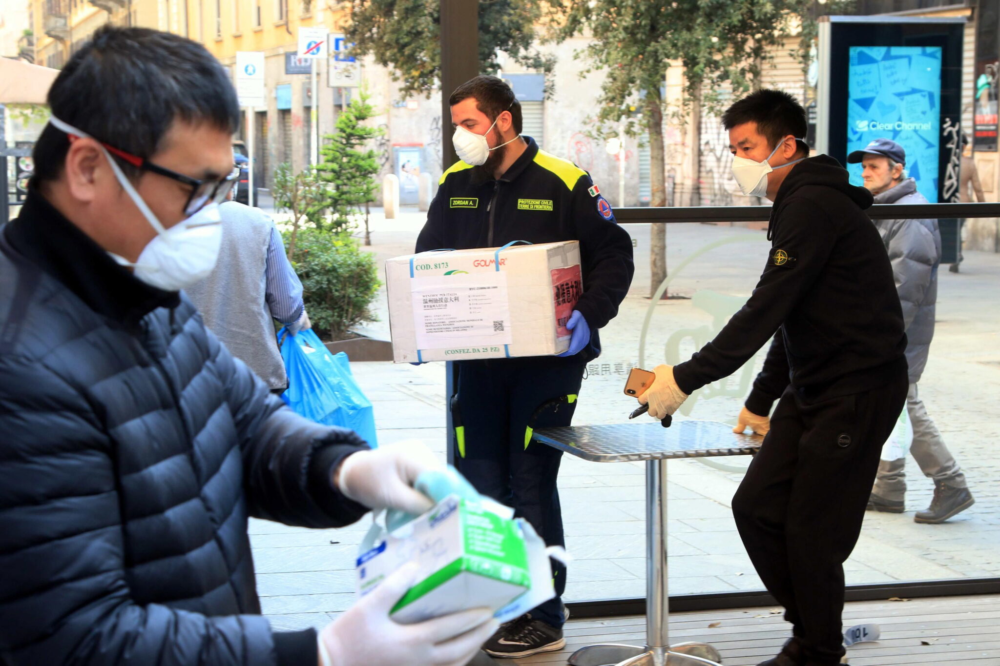 Δέκα χιλιάδες προστατευτικές μάσκες φτάνουν στην Κύπρο από την Κίνα