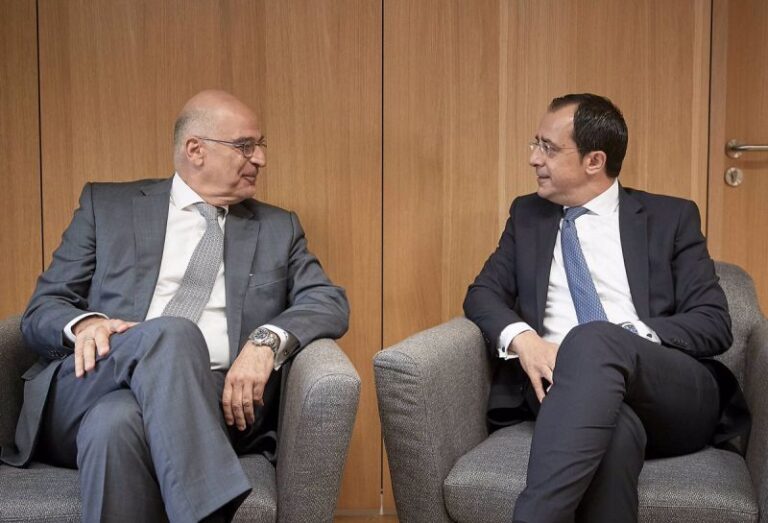 Το μεταναστευτικό στο επίκεντρο τηλεφωνικής επικοινωνίας Δένδια – Χριστοδουλίδη