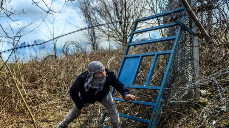 Αποτράπηκαν 919 απόπειρες παράνομης εισόδου σε 24 ώρες στον Έβρο