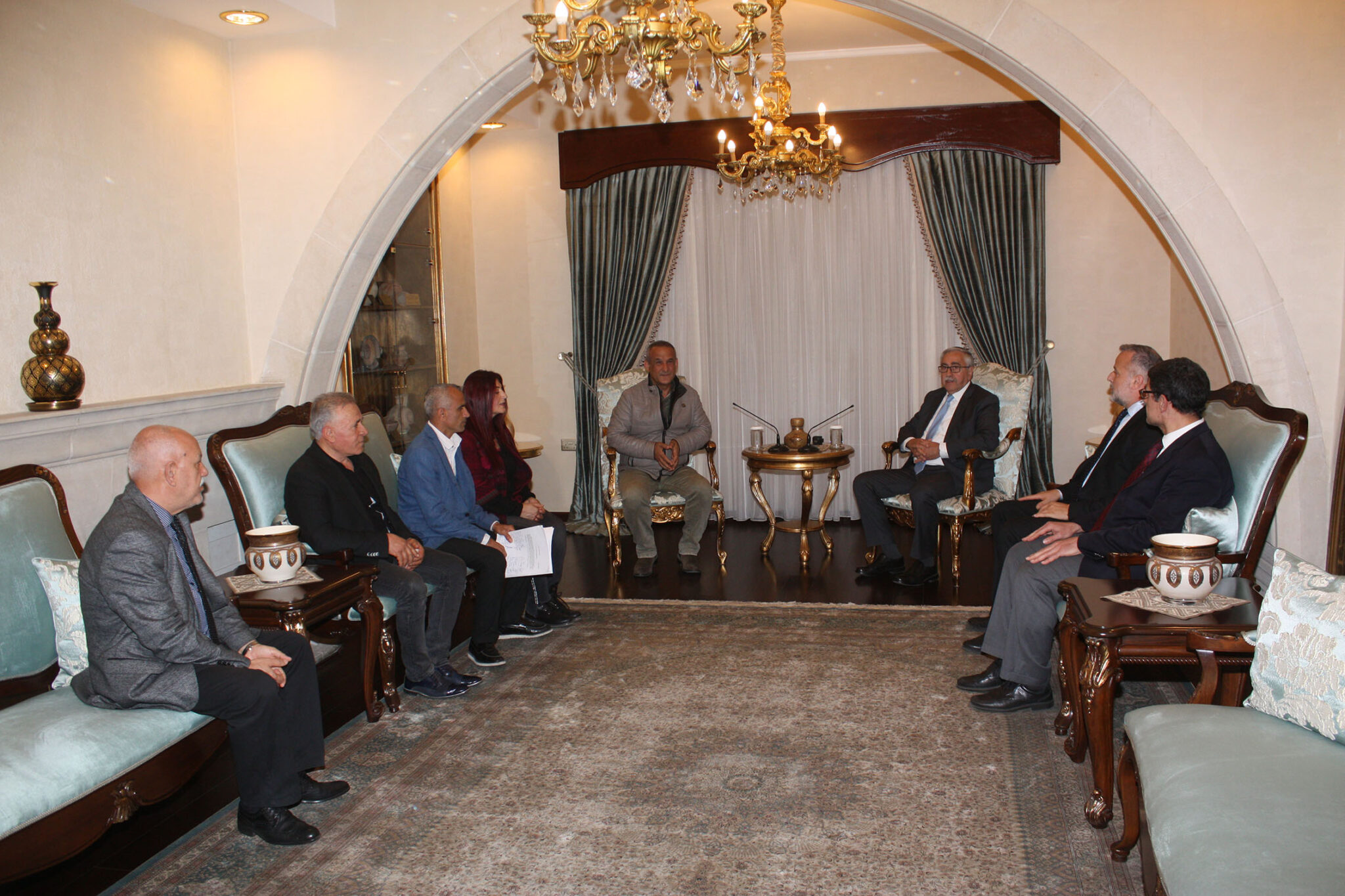 Οδοφράγματα: 300 υπογραφές στον Ακιντζί από καταστηματάρχες στα κατεχόμενα