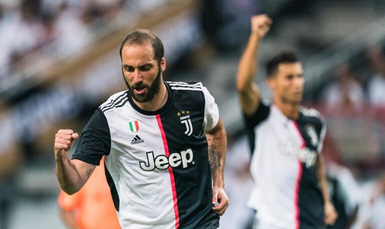 Έφυγε από την Ιταλία με ιδιωτικό τζετ ο Ιγκουαΐν και… είχε περιπέτειες