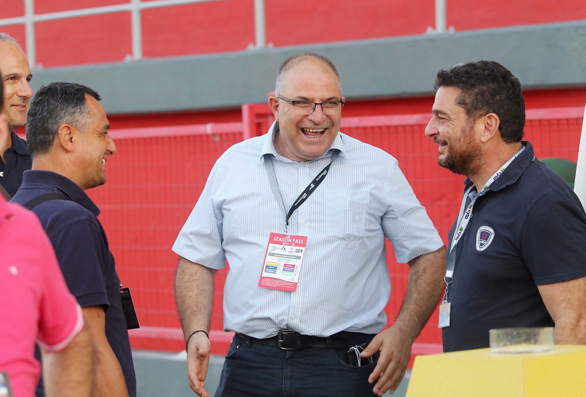 «Υπάρχει πρόβλημα και θα το επωμιστούμε όλοι»