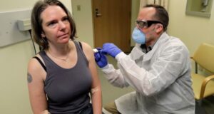 Άρχισαν οι δοκιμές του εμβολίου για τον κορωνοϊό