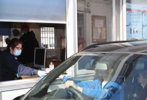 Λαμβάνονται όλα τα μέτρα ελέγχου για κορωνοϊό στα οδοφράγματα, λέει η Κυβέρνηση