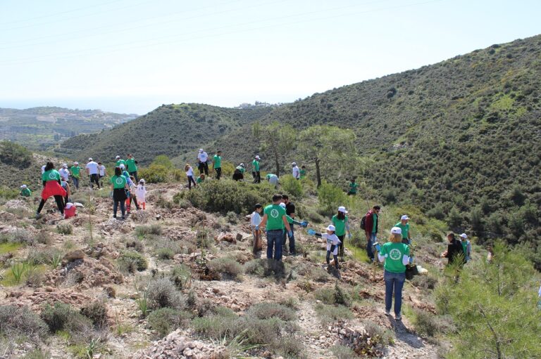 1100 Δενδρύλλια για τη Μέρα της Γυναίκας από τη Medochemie