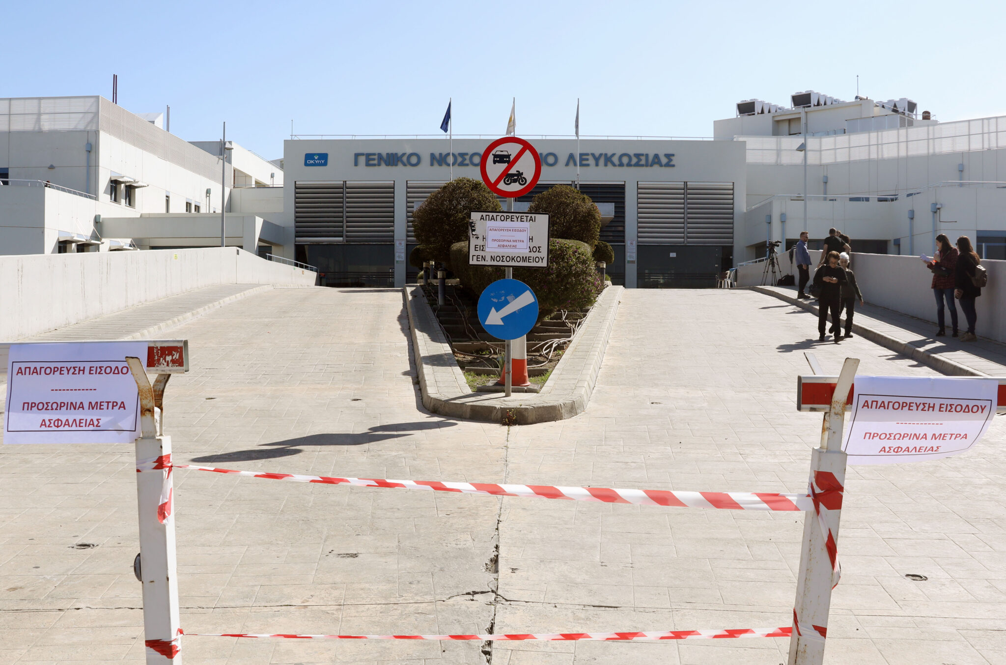 Νοσηλευτής του ΤΑΕΠ Λευκωσίας, δείγμα που διερευνάται για κορωνοϊό