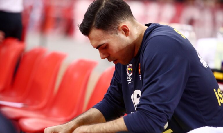 Προσβλήθηκε από τον κορωνοϊό ο Κώστας Σλούκας