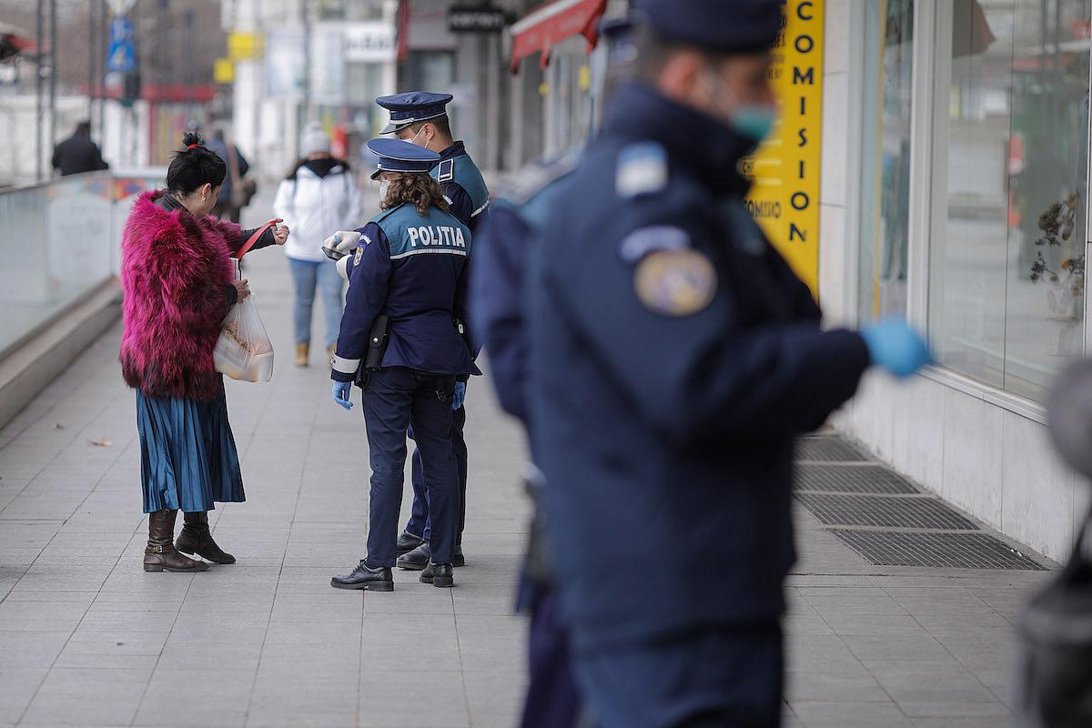 Αψηφούν τα μέτρα και βγάζουν…τα ψάρια τους για βόλτα