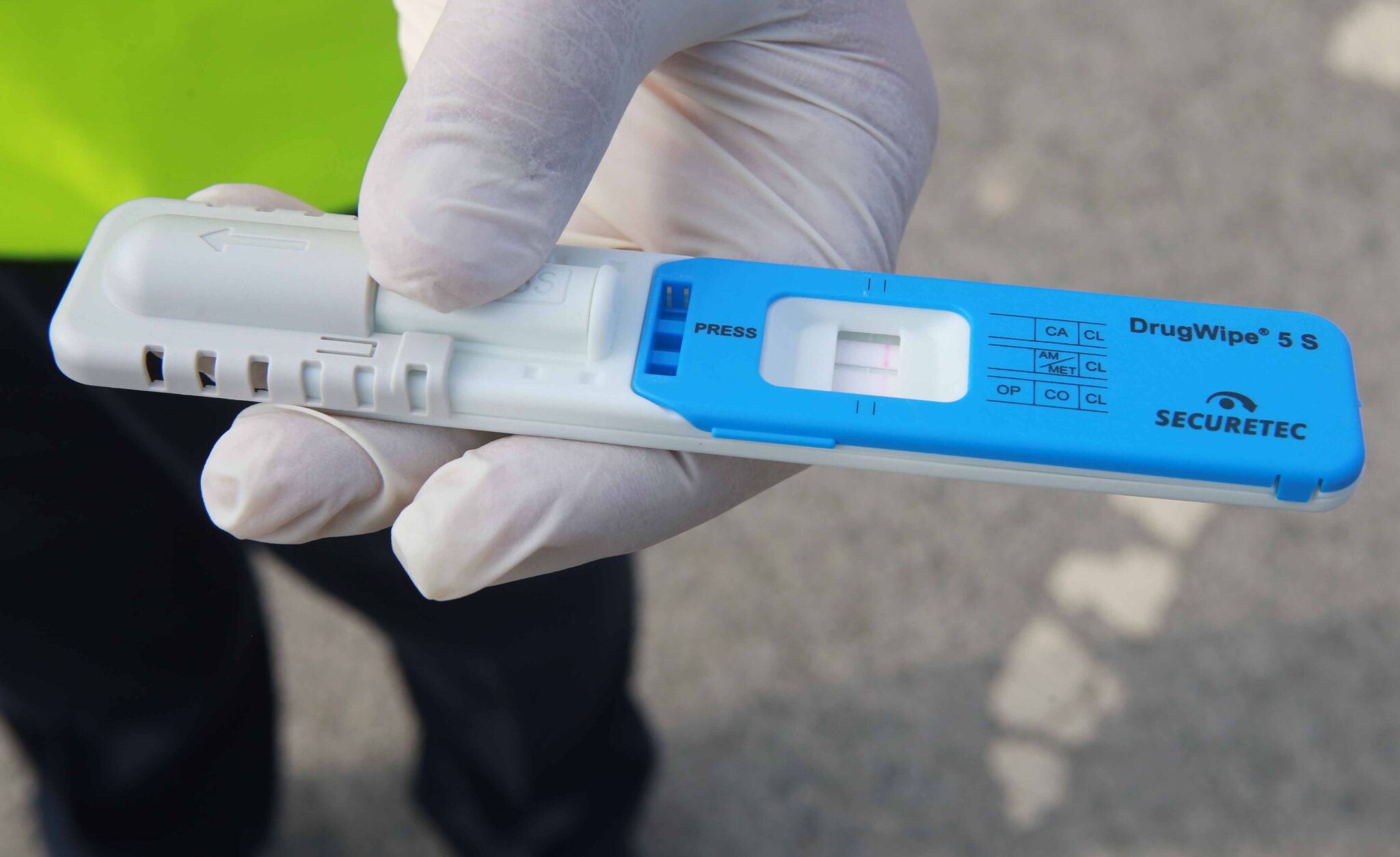 Χειροπέδες σε 31χρονο που οδηγούσε υπό την επήρεια ναρκωτικών ουσιών